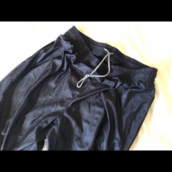 Men’s nike shorts pants - Picture 2 of 2